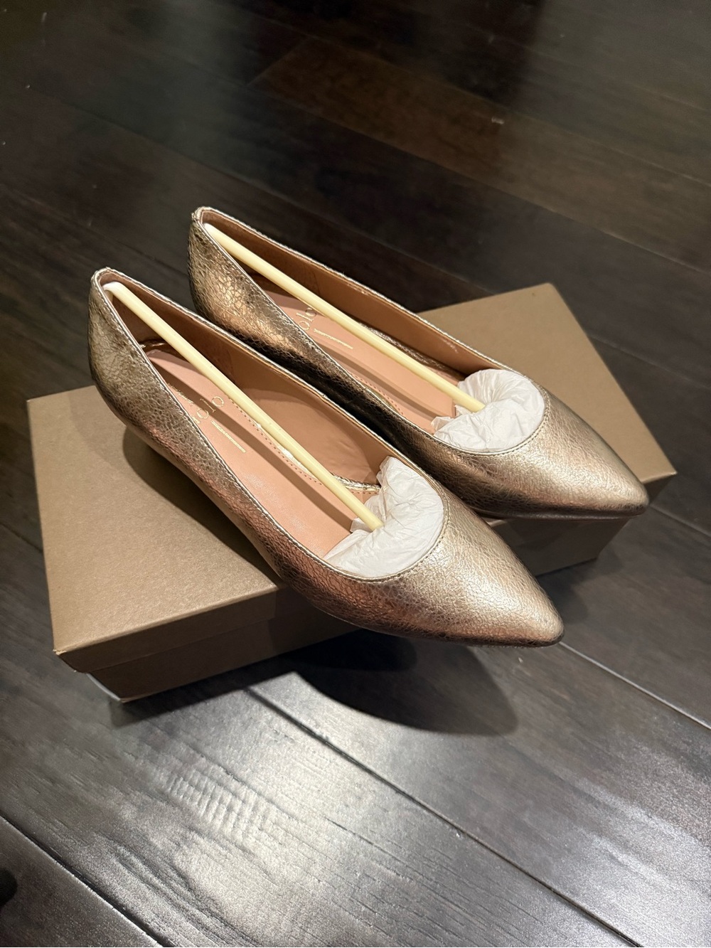 Línea Paolo Bardot Metallic Gold Pointed-Toe Flats